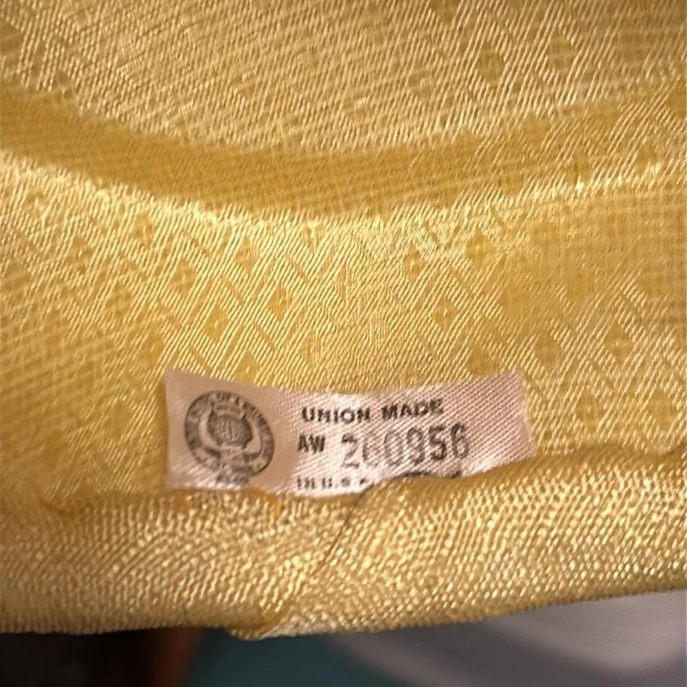 💛💛💛Vintage union made hat, perfect handmade excellent condition yellow